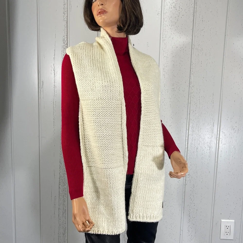 *NWOT GAP San Francisco California Women's Beige Knitted Scarf